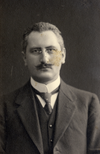 221313 Portret van dr. P.A. Meerburg, leraar scheikunde aan het Stedelijk Gymnasium te Utrecht (september 1905-januari ...